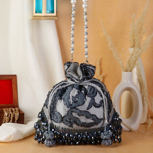 Bolsos Potli Bordados a Mano de la India, Bolsos Potli para Bodas, Fiestas y Festividades, Venta al por Mayor, Gran Éxito de Ventas en Baréin y Catar por LUXURY CRAFTS - Product Image 5