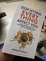Deja de Dejar que Todo Te Afecte, Libro de Educación para Adultos en Inglés, Tapa Blanda, Daniel Chidiac, Libera tu Mente de la Overthinking y el Caos Emocional