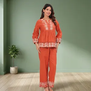 Ensemble 2 pièces en coton brodé orange pour femmes, motif floral, col rond, coupe ample, tenue décontractée printemps-été - Product Image 5