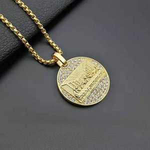 Collar con Colgante de la Última Cena con Incrustaciones de Circonitas, de Acero Inoxidable Chapado en Oro de 18K, con Cadena y Dije Redondo de Circonitas - Product Image 2