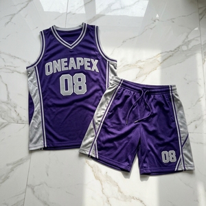 Ensemble d'uniformes de basketball bleu ciel personnalisés avec panneaux latéraux gris, maillot sans manches et short – Vêtements de sport en gros pour équipes – Fabricant - Product Image 2
