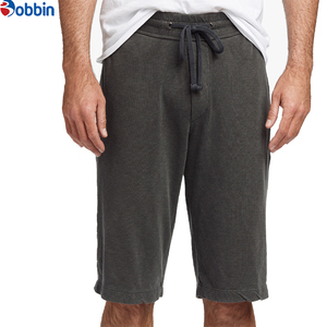 Nueva llegada: Pantalones cortos deportivos de hombre con logo personalizado en la parte delantera, de alta calidad, con franjas laterales, estilo casual, 3/4 de longitud, transpirables y de secado rápido. - Product Image 5
