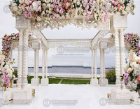 Décorations de mariage hindoues : Accessoires de Mandap Mehraab à double poteau en fibre durable, chaises simples intérieures/extérieures pour fêtes à thème indien