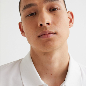 Camiseta polo personalizada 100% algodón para hombre, con bloques de color, manga corta, corte ajustado, en varios colores. - Product Image 3