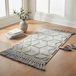 Tapis de prière en laine gris clair géométrique moderne - Janamaz bohème avec franges en macramé - Product Image 1