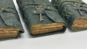 Carnets en cuir gaufré pour la prise de notes, le croquis, le journal de voyage, les cadeaux, la papeterie, la vente au détail, la vente en gros et la fourniture en vrac - Product Image 4