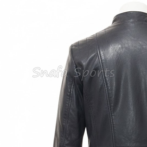 Chaqueta de cuero elegante para mujer, atuendo moderno y a la moda diseñado para una personalidad segura de sí misma y un look urbano audaz para el día a día. - Product Image 6