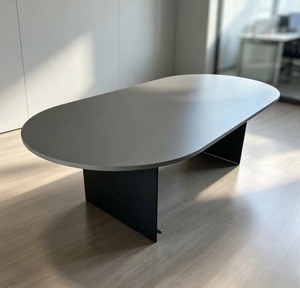 Table de conférence ovale V-GO, plateau en MDF, pieds en métal, design minimaliste durable, mobilier de bureau commercial, 6 places, structure stable - Product Image 1