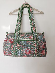 Sac de voyage matelassé léger à motif floral Shree Balajee Garments, fermeture éclair, bretelles réglables, grande capacité, pour week-end - Product Image 1