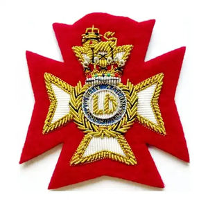 Nouvelles insignes de blazer modèle 2026, brodés à la main sur mesure, avec crête en fil d'or et épingle de sûreté dorée, insignes d'uniforme cérémoniel personnalisés - Product Image 6