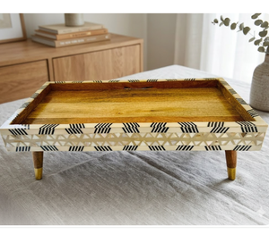 Support à gâteau rectangulaire artisanal en bois avec design en nacre pour mariage et célébrations anniversaires - Product Image 1