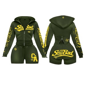 ชุดเซ็ต 2 ชิ้นสำหรับผู้หญิง ปี 2026 จาก TAHAD Clothing Manufacturers ประกอบด้วยกางเกงขาสั้นโปโลและกระโปรง แต่งผ้าสีตัดต่อ พร้อมปักโลโก้ตามสั่ง สำหรับฤดูร้อน - Product Image 3