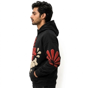 Sudadera con capucha para hombre con estampado puff, arte texturizado premium, tela resistente, interior de forro polar acogedor y corte contemporáneo de gran tamaño. - Product Image 2