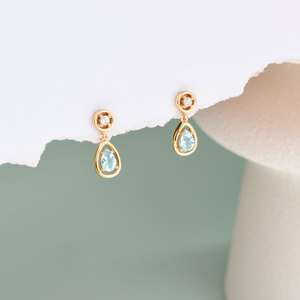 Pendientes de topacio azul, plata de ley 925, chapados en oro de 14 quilates, pendientes colgantes, piedra de nacimiento de diciembre, joyería minimalista, regalos para ella - Product Image 1