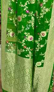 Sari de luxe en brocart Banarasi 100% polyester, véritable travail Zari, tenue de mariée indienne traditionnelle, tissé à la main, motif floral doux - Product Image 3