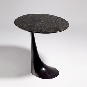 Table d'appoint sculpturale moderne en métal Guridon Substance Herv Van Der Straeten, finition or antique, table d'appoint de luxe - Product Image 2