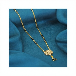 Collier Mangalsutra de luxe en or 22 carats avec pendentif floral et chaîne de perles noires, bijoux indiens pour mariage, fiançailles et fêtes pour femmes 11.15 - Product Image 1