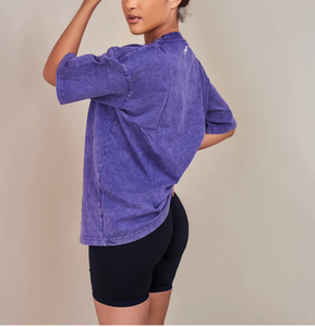 T-shirt oversize pour femme en jersey simple 100 % coton premium, 240 GSM, délavé à l'acide, épaules tombantes, plusieurs couleurs – Meilleures ventes - Product Image 3