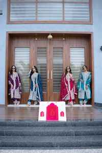 Elegante Georgette Shalwar Kameez con bordado Allover Zarkan, detalles en la parte delantera y trasera y Dupatta pesada en alta demanda - Product Image 2