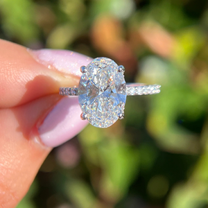 Bague de fiançailles et de mariage classique en or avec diamant ovale de 4,25 carats cultivé en laboratoire, certifié IGI, sertissage invisible, idéale pour les fêtes - Product Image 6