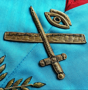 Badge magnétique simple et tendance, brodé à la main avec des perles AASR, pour col de chemise - Expert - Product Image 2