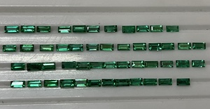 Lote de Esmeraldas Naturales de Zambia de Alta Calidad, Corte Baguette de 2x4 mm, Color Verde Intenso, Perfecto para Joyería, por Sadiya Intern - Product Image 2