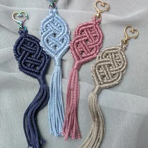 Porte-clés en macramé de qualité supérieure, objet décoratif, breloque pour sac, parfait pour les sacs à main, les sacs à dos et les sacs fourre-tout, vente en gros depuis l'Inde - Product Image 1