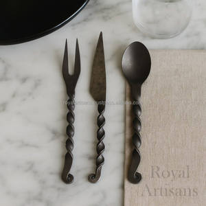 Juego de cubiertos Premium de 4 piezas con baño de oro PVD – Tenedor, cuchillo y cuchara de acero inoxidable con mango de acrílico transparente - Product Image 1
