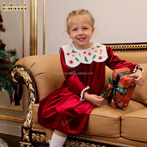 Robe en velours rouge de vacances pour filles avec empiècement de pétales floraux brodés ODM robe smockée en gros pour fille-DR4310 - Product Image 2
