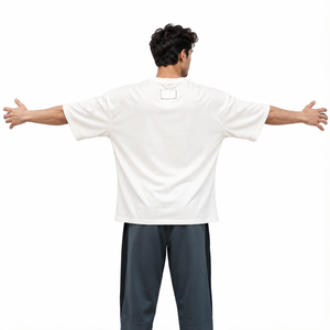 Camiseta Blanca de Manga Corta para Hombre, Corte Holgado, Cuello Redondo, Lisa, con Etiqueta en la Parte Trasera del Cuello - Product Image 1