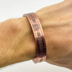 Elegante Brazalete de Terapia Magnética de Cobre Puro para Alivio del Dolor y Curación, Unisex, Ajustable y con Estilo - Product Image 2