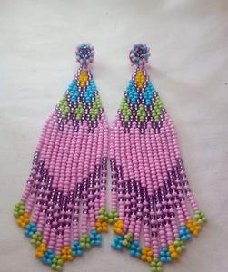 Pendientes elegantes de cuentas de vidrio para fiestas y eventos nocturnos que realzan un look glamuroso con detalles de cuentas brillantes. - Product Image 1