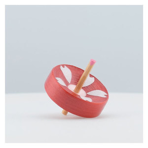 Maravillosos Trompos de Bambú Kyo-Koma con Diseño de Flor de Cerezo, de Excelente Calidad, Ideales para Actividades al Aire Libre - Product Image 1