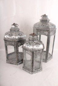 Farol de Hierro de Diseño Artesanal con Paneles de Vidrio Perforado, Decoración para el Hogar, Acabado Galvanizado, Modelo L947 Uttar para Bodas y Eventos - Product Image 2
