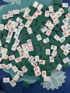 Tuiles de Mahjong Traditionnelles Vertes et Blanches en Résine, Artisanales, Artistiques, de Collection, Pièces à Motifs, Peintes à la Main, Formes Personnalisées - Product Image 6