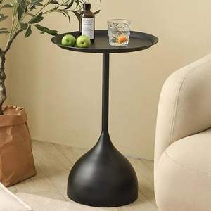 Mesa auxiliar de metal de máxima comodidad, posicionada para un fácil acceso, que mejora los momentos de relajación - Product Image 5