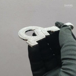 จี้โมอิสซาไนต์รูปโลโก้คนพิการบนรถเข็น ดีไซน์หรูหรา ชุบทอง 18K ประดับเพชรแบบไมโครเพฟ สไตล์ฮิปฮอป เงินแท้ 925 - Product Image 2