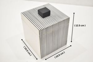 Caja de Joyería Moderna Minimalista Hecha a Mano de MDF + Resina, Rectangular, Blanca con Tapa a Rayas Negras, Contenedor de Almacenamiento que Ahorra Espacio, Decoración - Product Image 4