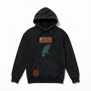 Sweat à capuche noir délavé à l'acide avec broderie faucon et patch en cuir, en molleton de coton vintage - Product Image 2