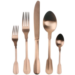 Ensemble de couverts de style vintage en cuivre, finition or rose antique, avec des poignées élégantes et profilées, vaisselle en métal de qualité supérieure - Product Image 1