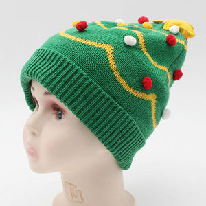 Bonnet en tricot jacquard motif sapin de Noël avec pompon mignon – Bonnets d'hiver unisexes en acrylique chauds pour Noël - Product Image 1