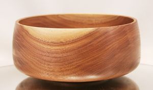 Tazón Redondo de Madera para Servir, Diseño Moderno Grabado a Mano, 9 Pulgadas, Color Madera Natural, para Vajilla y Hostelería - Product Image 5