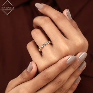 Anillo de Eternidad de Diamantes en Zigzag de Lujo en Oro Amarillo con Piedra Redonda, Anillo de Boda Chevron, Joyería para Mujer, Regalo - Product Image 5