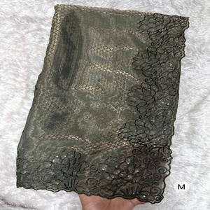 Sari moderne en soie satinée avec broderie de fils de paillettes et tissage jacquard pour femmes indiennes, idéal pour les occasions de fête - Product Image 1