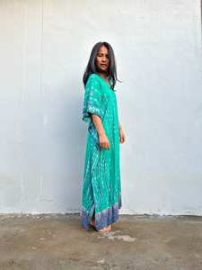 Caftán Verde Esmeralda con Tie Dye Negro, Vestido Cómodo para Playa, Resort o Salón - Product Image 2