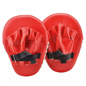 Guantes curvos de boxeo de cuero PU rojo y negro para entrenamiento de kick boxing, MMA y práctica de golpeo, para todas las estaciones. - Product Image 5