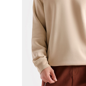 Pull à col rond hybride thermorégulé – Micro-piqué antimicrobien pour le bureau et les activités de plein air - Product Image 2