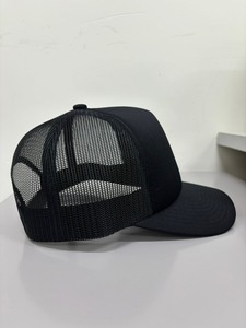 Casquette de camionneur structurée à 5 panneaux en mousse de polyester, fabriquée en usine au Vietnam, avec logo et couleur ajustables, pour adulte, usage décontracté - Product Image 4