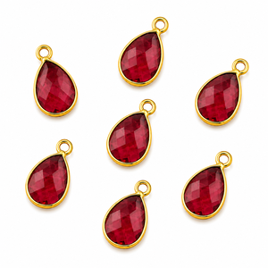 Pendentif en forme de poire à facettes en quartz rose fuchsia avec monture dorée et passant unique pour la fabrication de colliers, bracelets et bijoux - Product Image 3