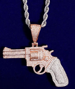 Pendentif pistolet plaqué or rose serti de cristaux, style hip-hop, pour homme, bijoux de mode, pendentif revolver serti de cristaux. - Product Image 1